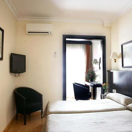 Hotel Gaudi 3*